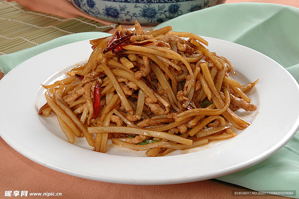 鄂菜莲菜炒土猪肉
