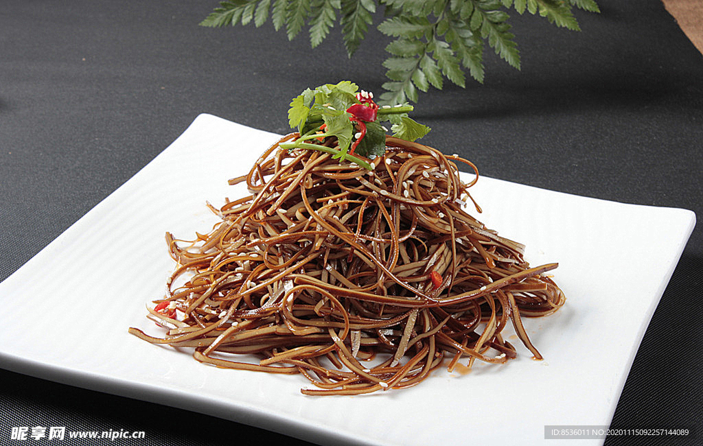 沪菜麻辣黑豆腐丝