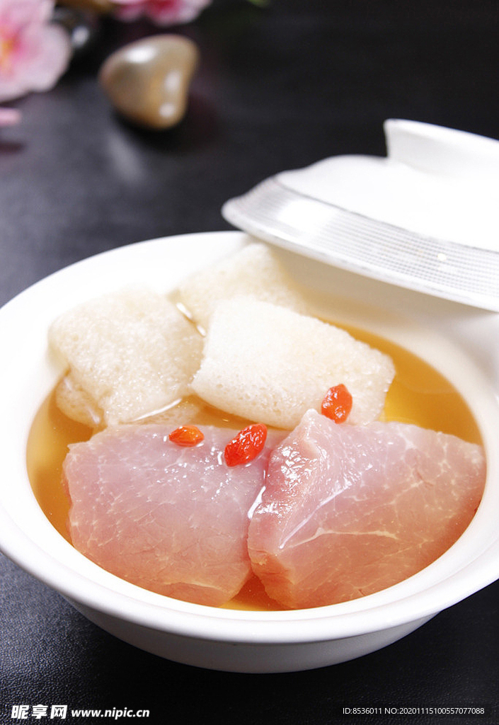 沪菜竹笙瘦肉汤