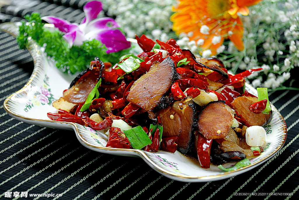 闽菜大蒜干椒炒腊肉