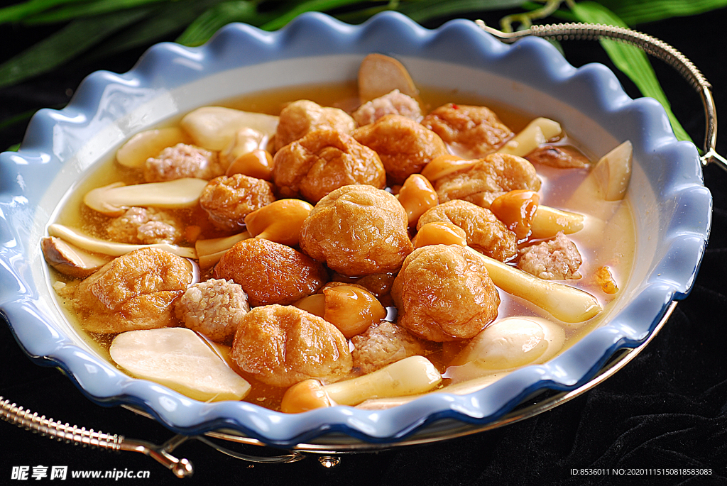 川菜明炉野生菌烩金宝