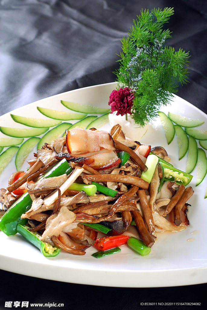 川菜野菌炒腊肉