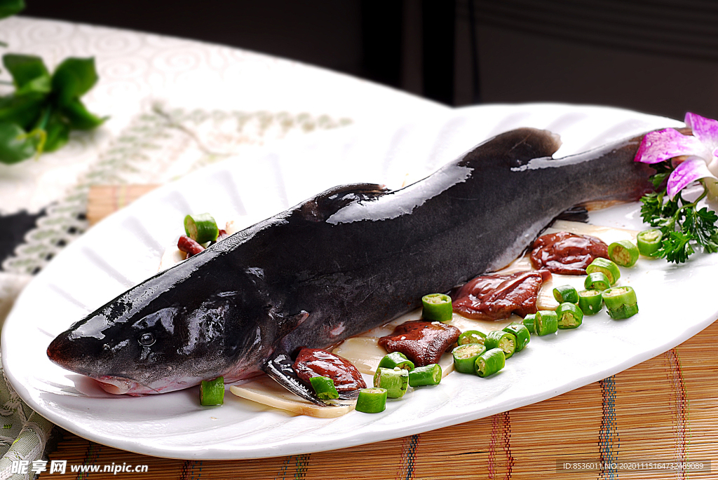 川菜野菌煮江团