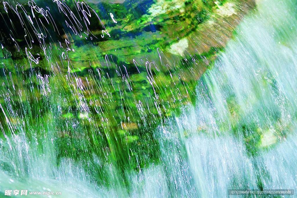 山水瀑布美景