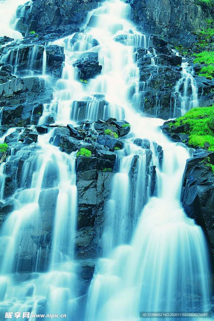 山水瀑布美景