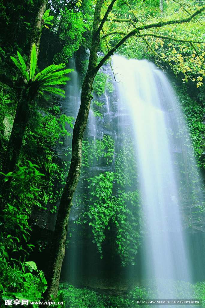 山水瀑布美景