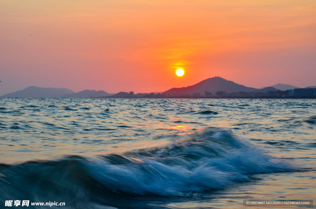 夕阳海边