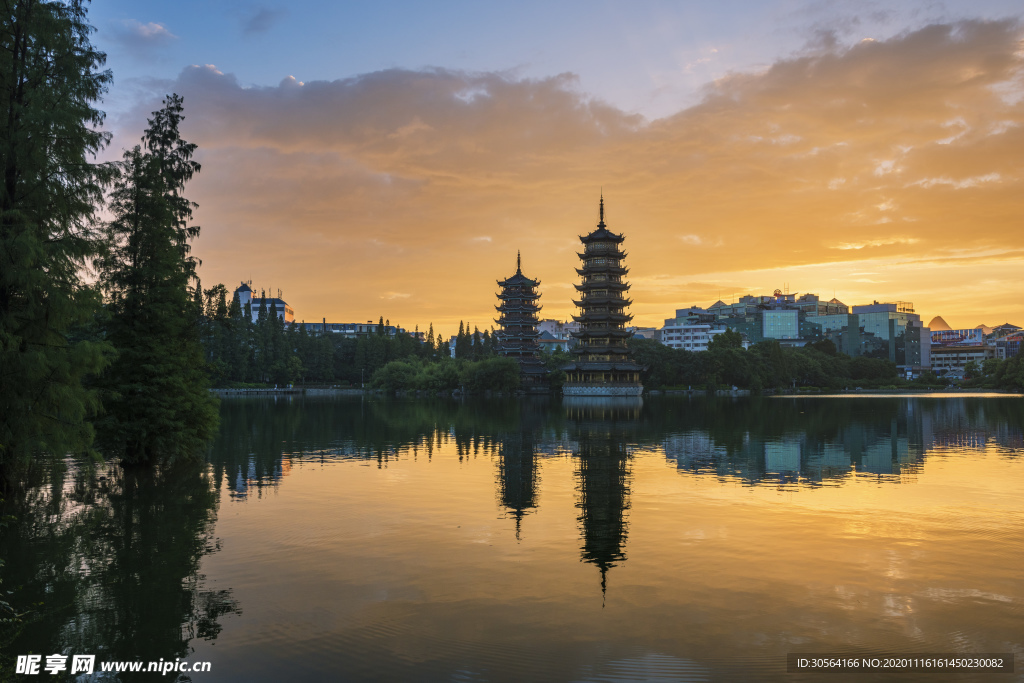 高塔日落旅游背景海报素材
