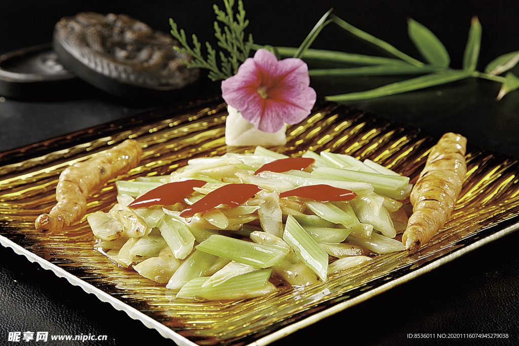 南北热菜地鲜黄炒西芹