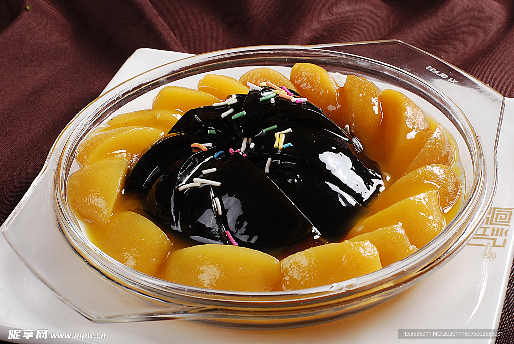 淮扬菜黄桃龟苓膏