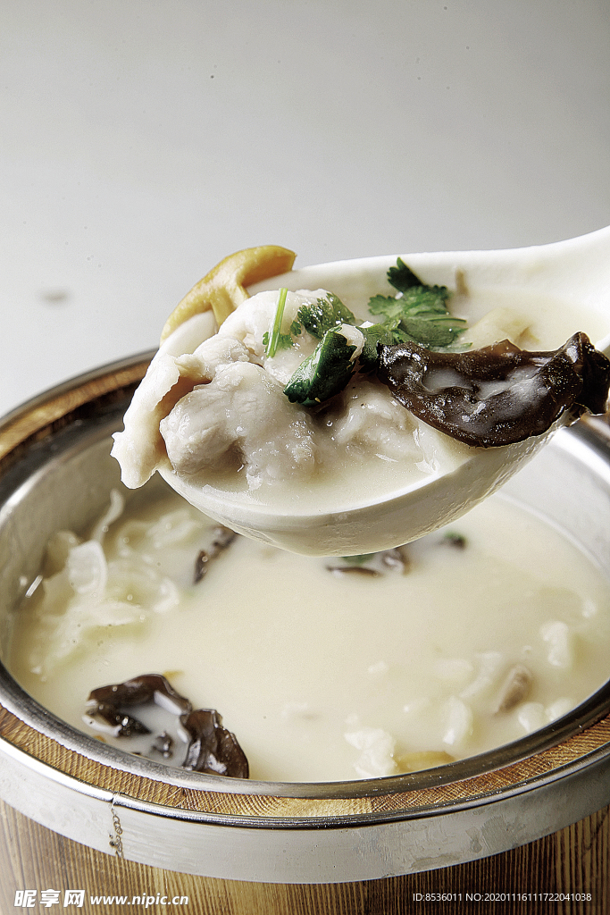 淮扬菜木桶水滑肉