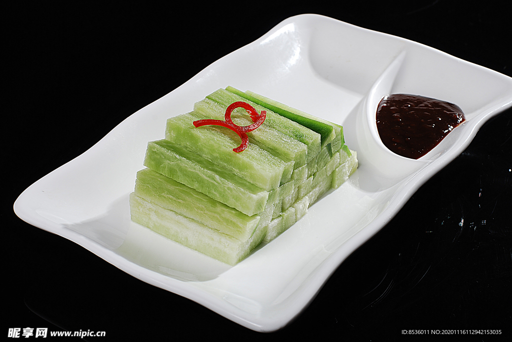 淮扬菜青萝卜沾酱