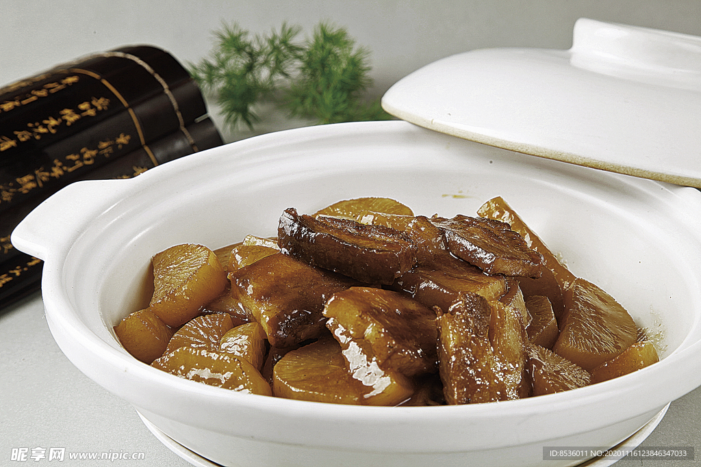 淮扬菜砂锅萝卜焖肉