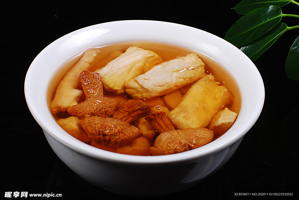 淮扬菜松茸菌钝鳄鱼