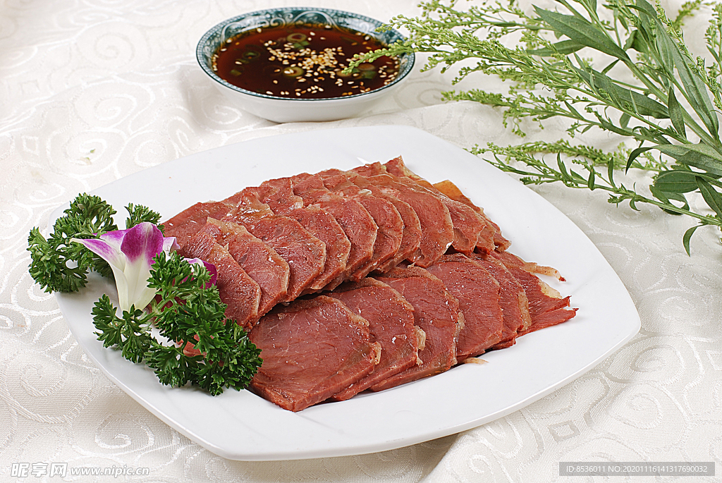 淮扬菜沾汁黄狗肉