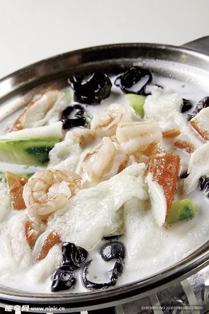 特色菜丝瓜浸三鲜