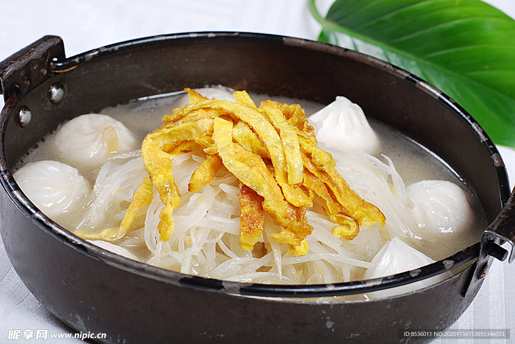 湘菜干锅萝卜丝煮小笼包