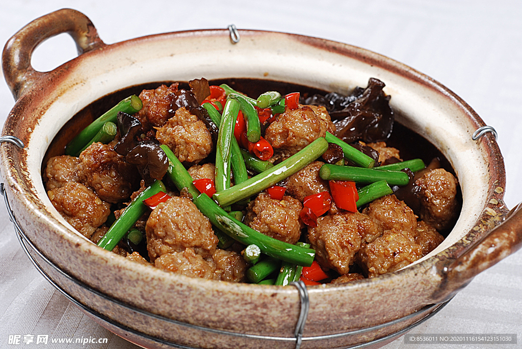 湘菜砂窝萝卜肉丸