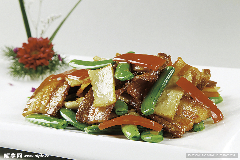 浙菜鲍菇龙豆炒咸肉