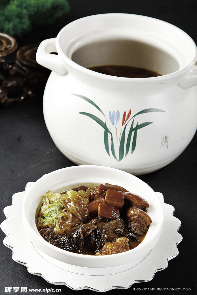 浙菜藏香肉炖松蘑