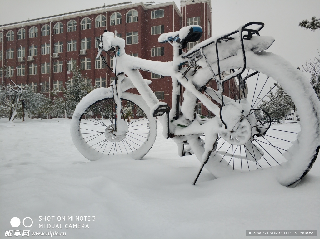 雪地自行车