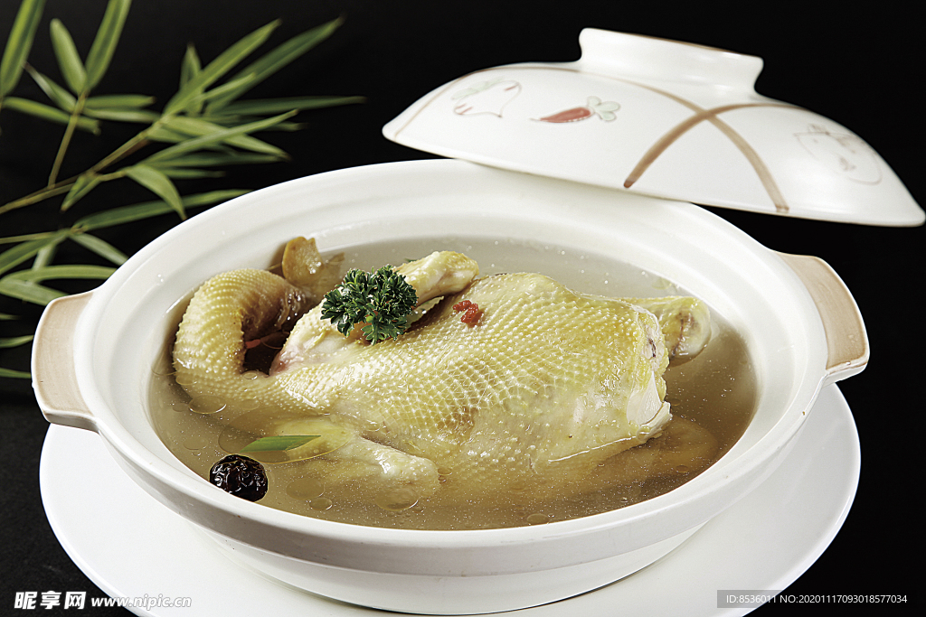 浙菜清汤煨笋鸡