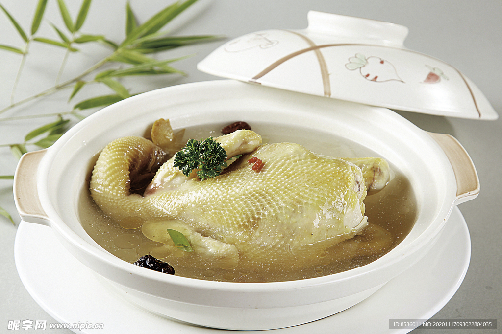 浙菜清汤煨笋鸡