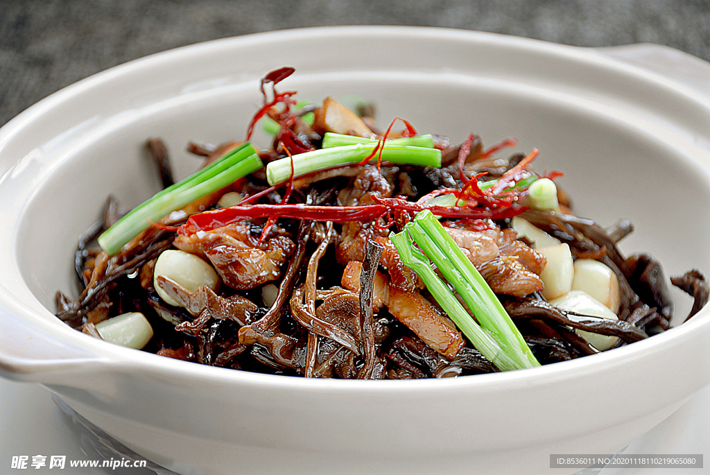 茶菇土鸡煲