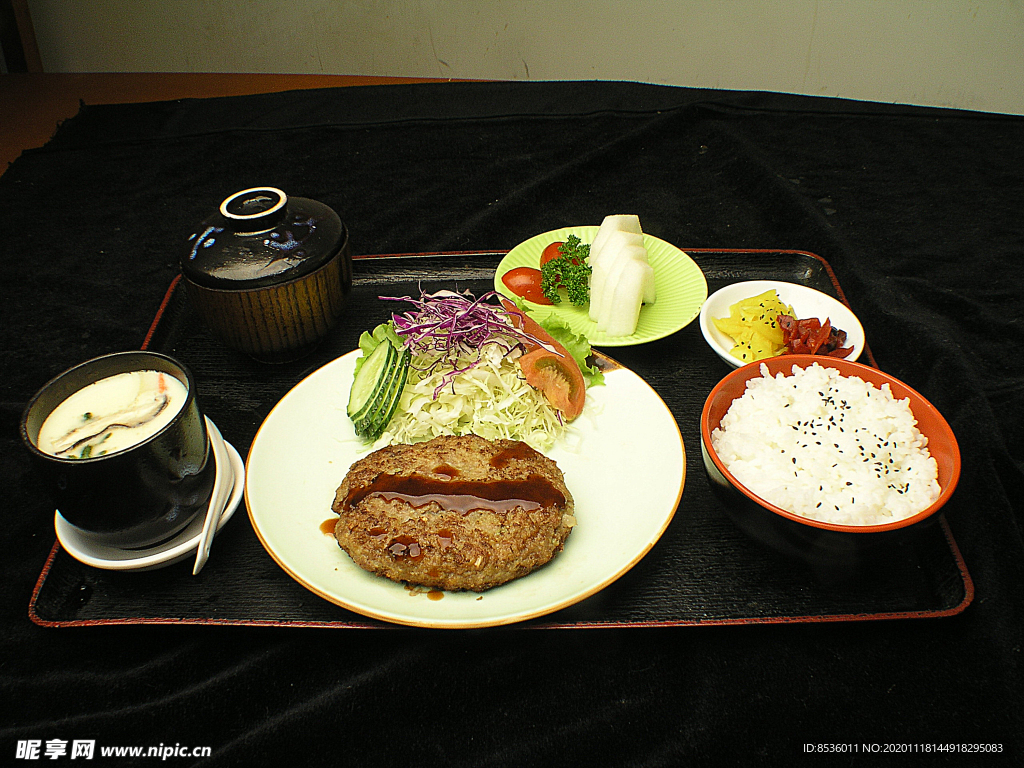 牛肉饼定食