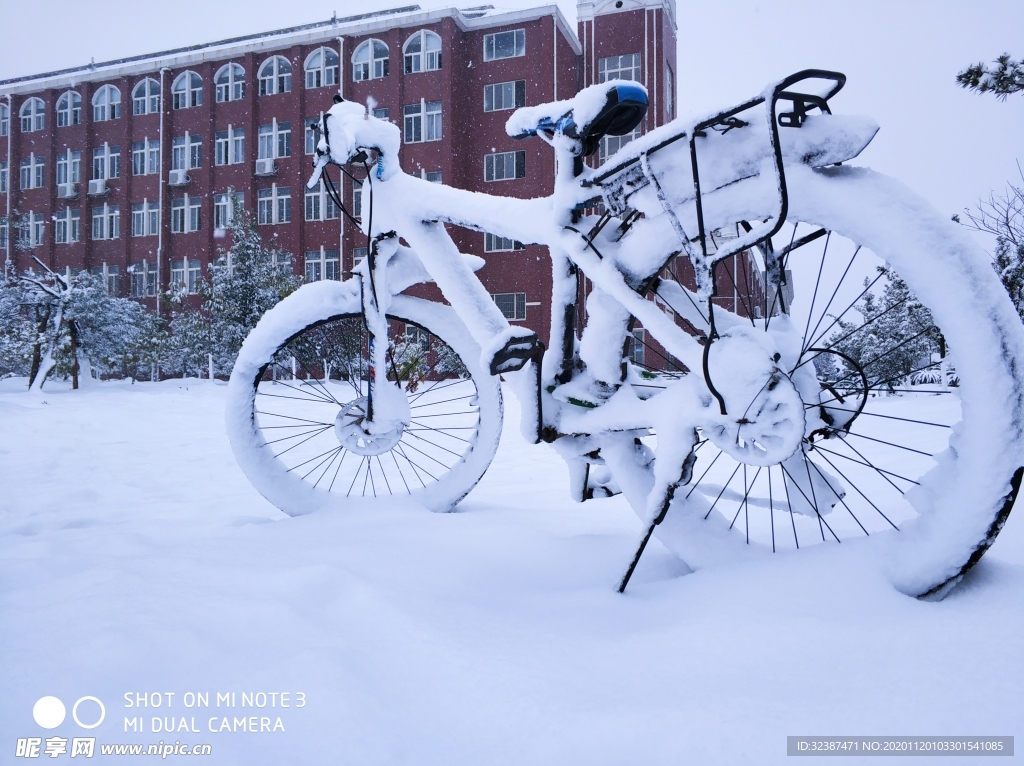 雪地自行车