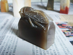 寿山石牛角冻蝉钮印石