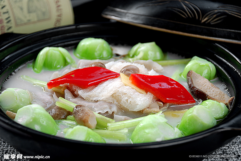 浓汤鲜菌鱼皮饺