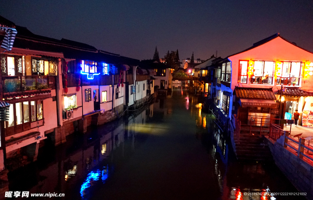 江南古镇水乡夜景