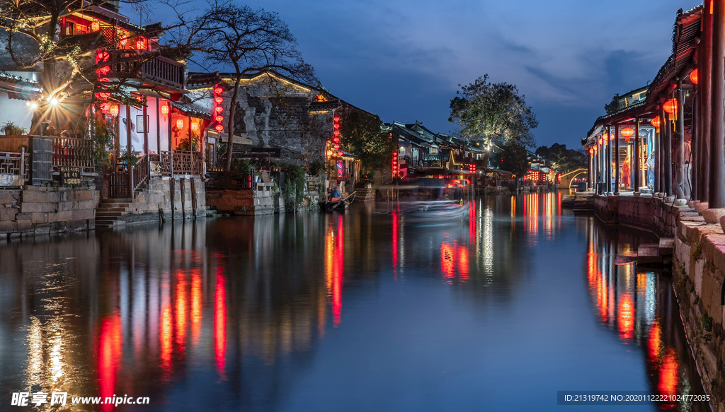 江南水乡古镇夜色