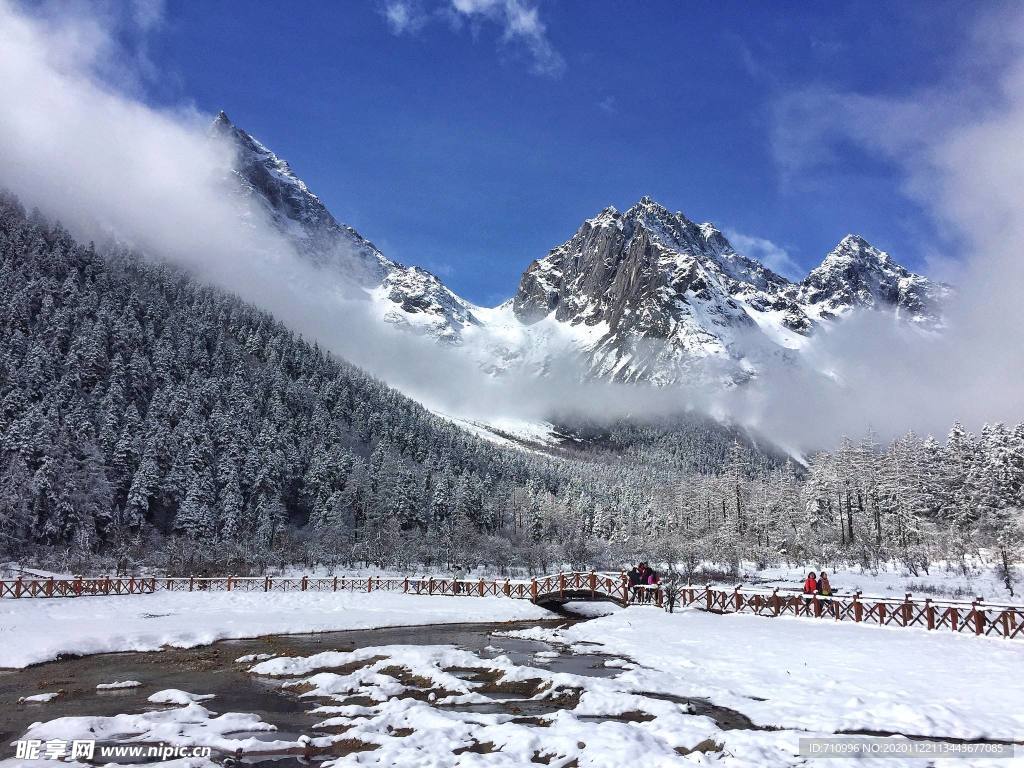 毕棚沟鹧鸪山雪景