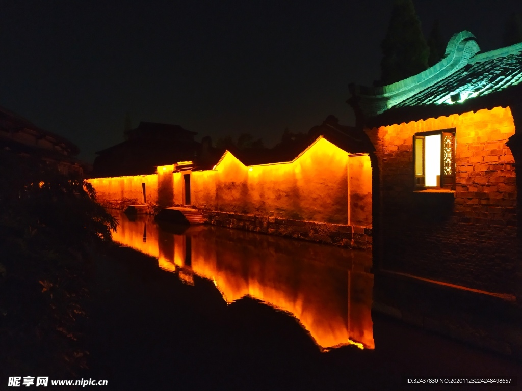 浙江乌镇夜景倒影