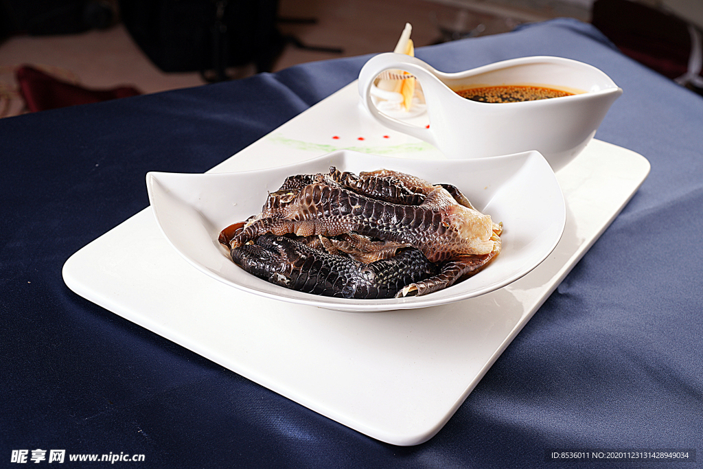 冷拼麻辣土鸡脚
