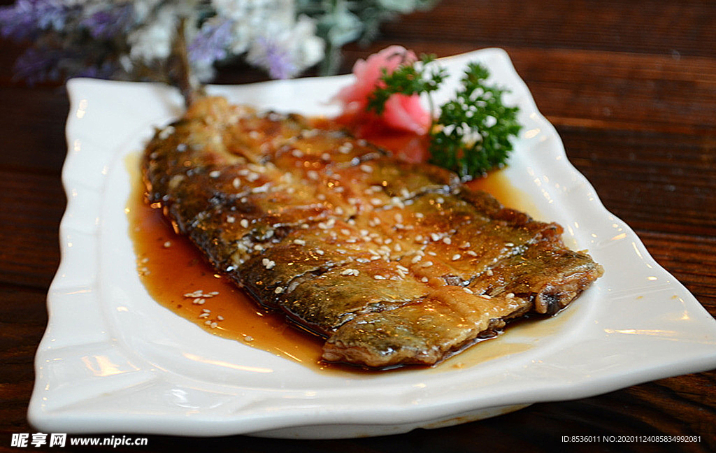 日韩料理秋刀鱼