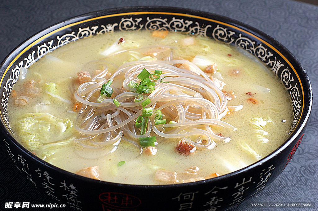 鲜烧鱼饺