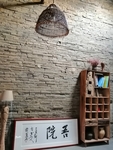 墙边老柜子