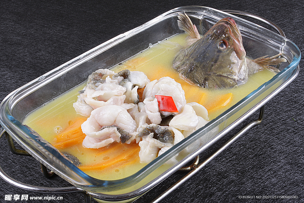 海鲜浓汤木瓜煮桂鱼