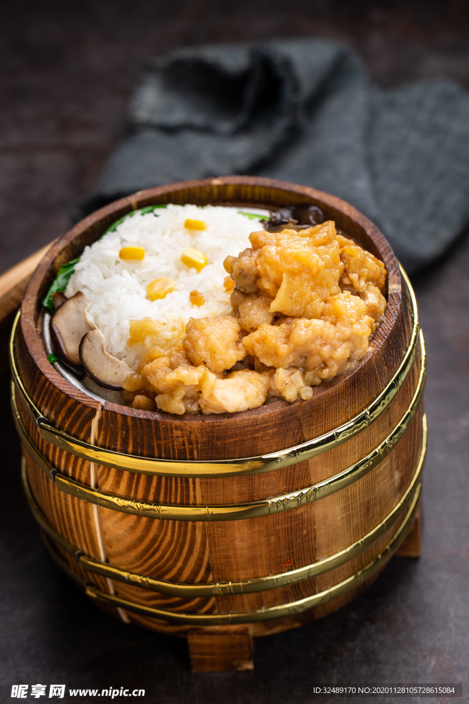 小酥肉香菇木桶饭