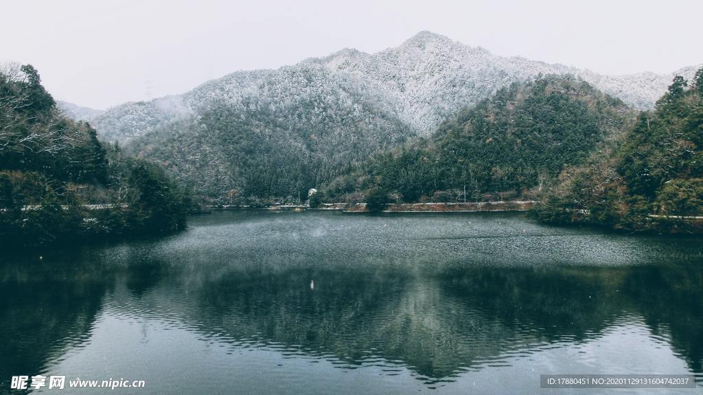 湖水