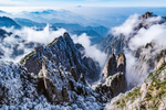 唯美云雾山崖风景图片