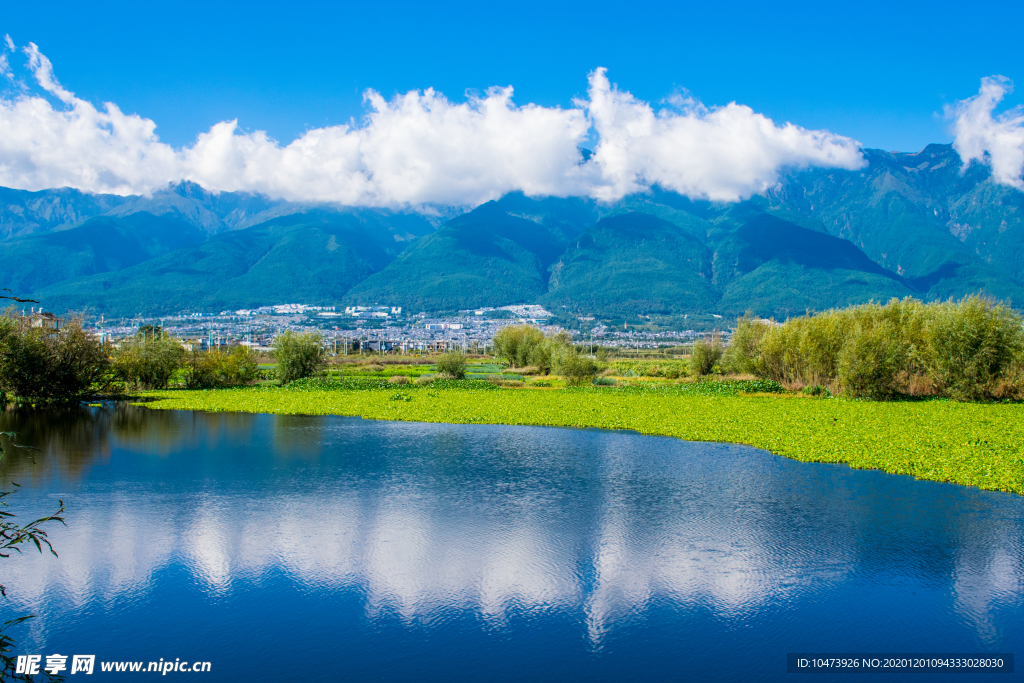 唯美山村小镇风景图片