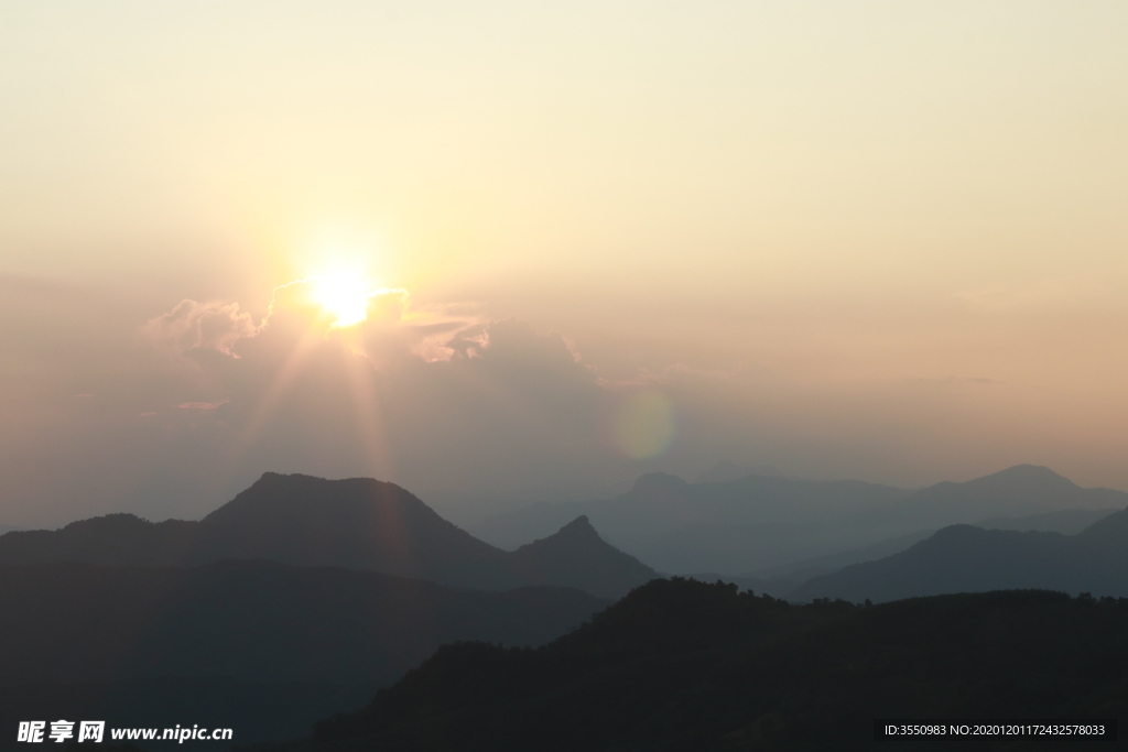 茶山日出