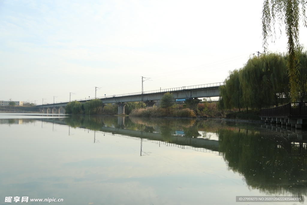 河上铁路桥