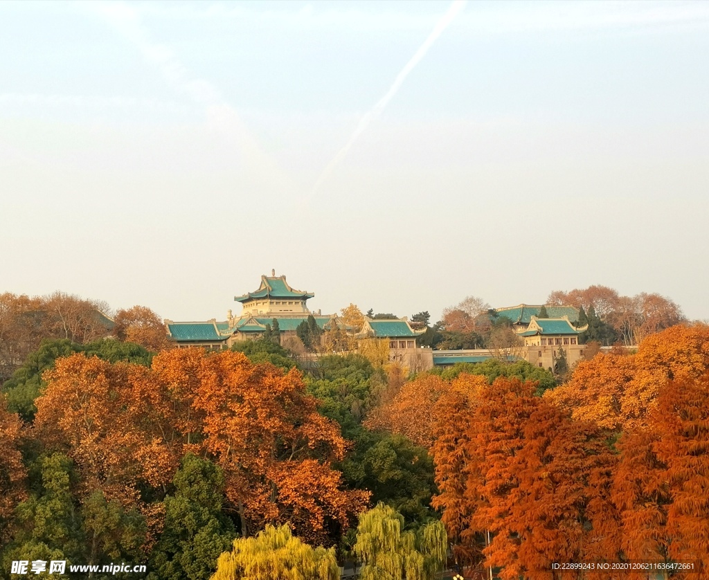 武汉大学樱顶老图书馆秋景