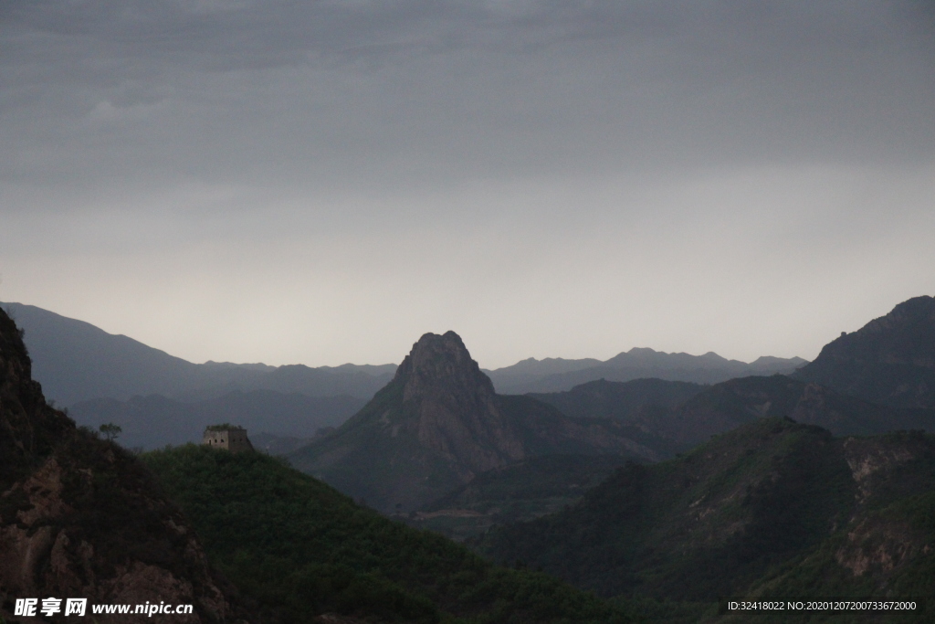 雨中群山