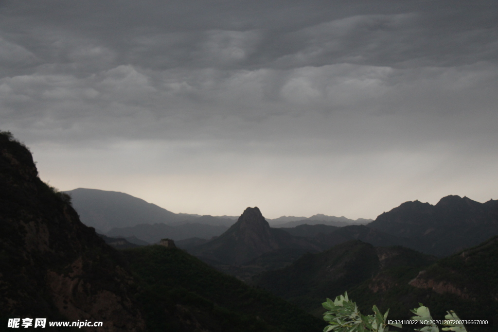 雨中群山